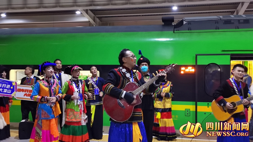 现场表演.jpg