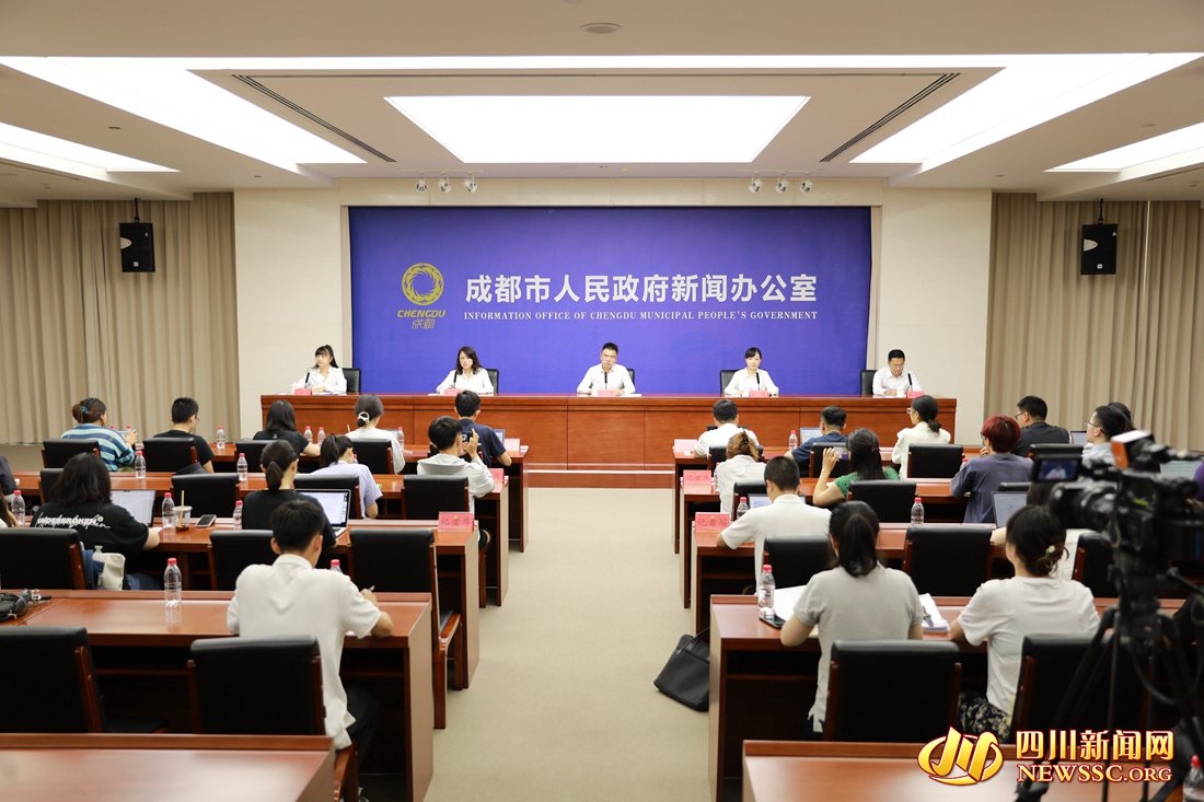 新闻发布会现场_副本.jpg 新闻发布会现场_副本.jpg