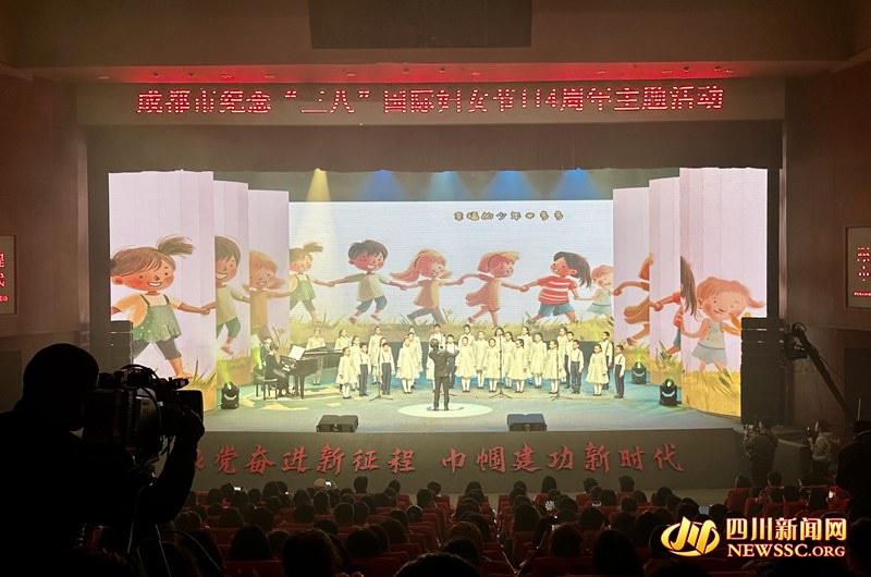 现场合唱表演_副本.jpg