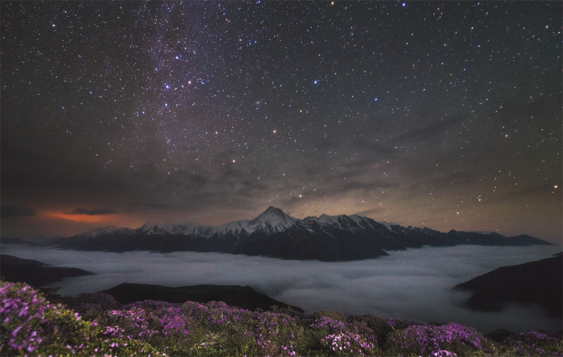 子梅垭口贡嘎山、星空、云海（康定市）.jpg