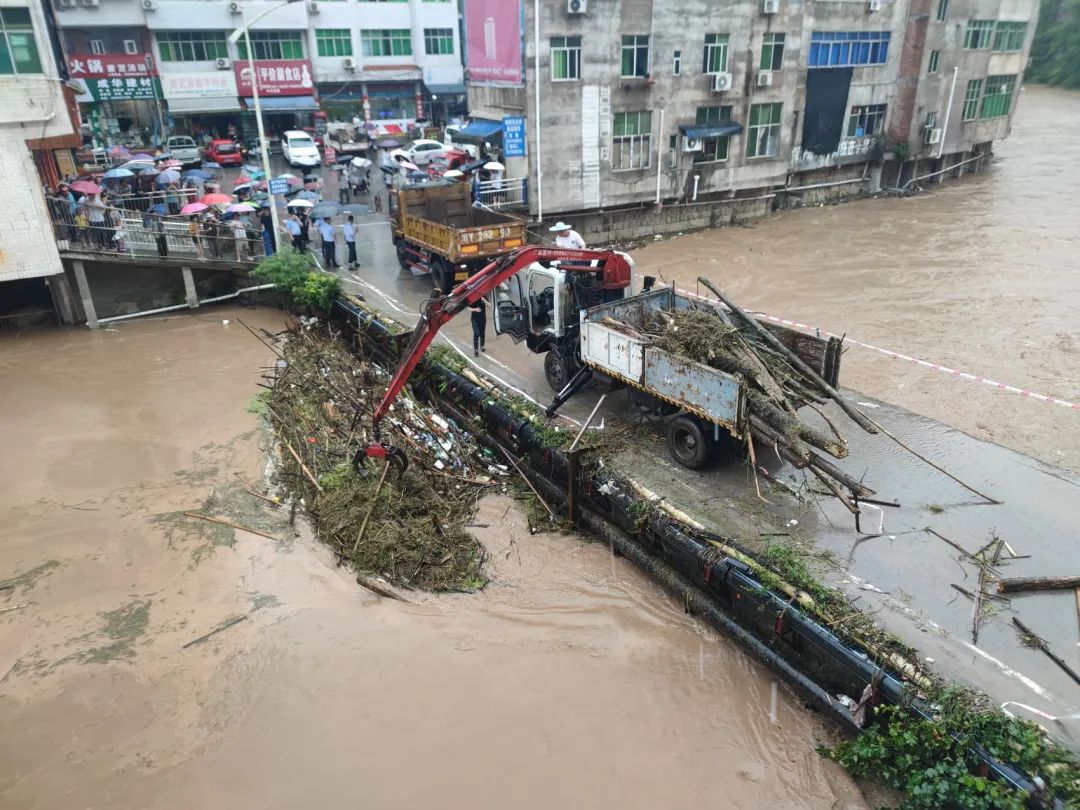 救援现场2.jpg